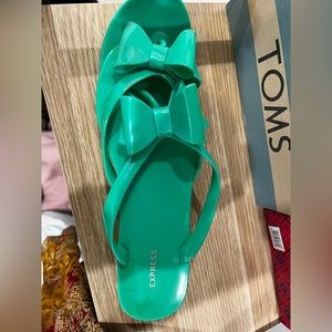 Vintage Green flip flops with bow brand Express
